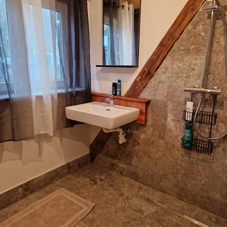 Janischhof 48 Nyaraló